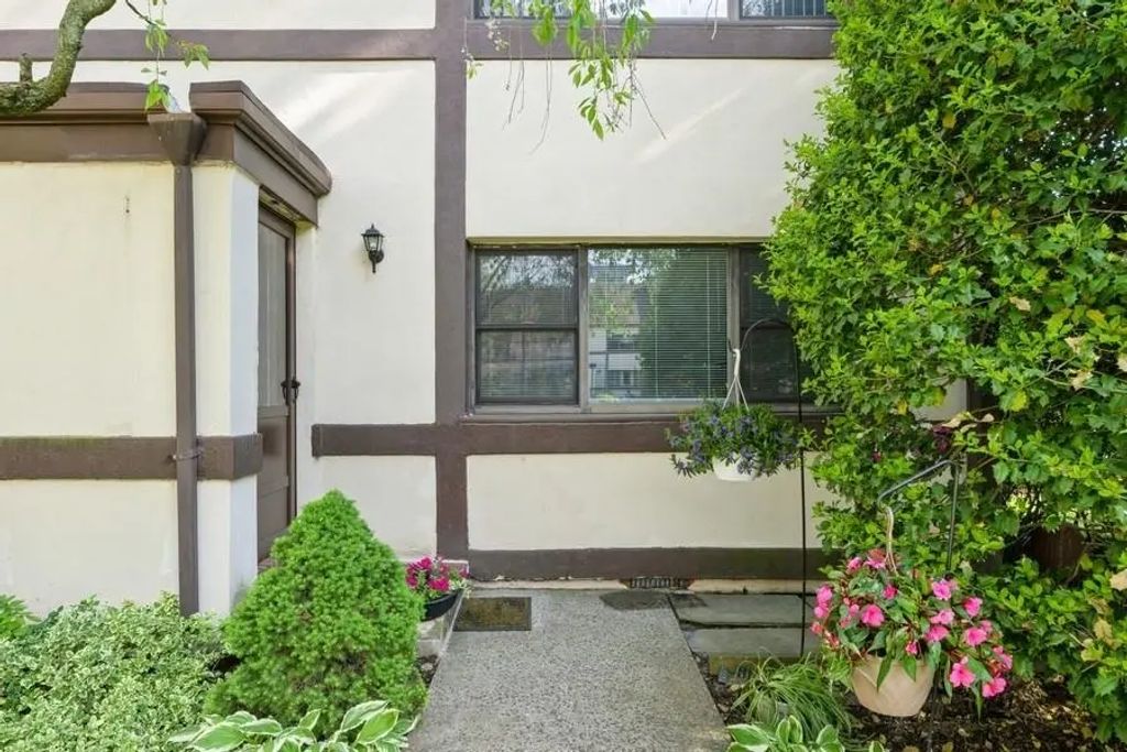 127 15th Street C-1, Garden City