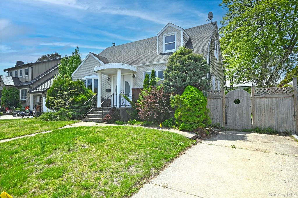 2198 Willow Street, Wantagh