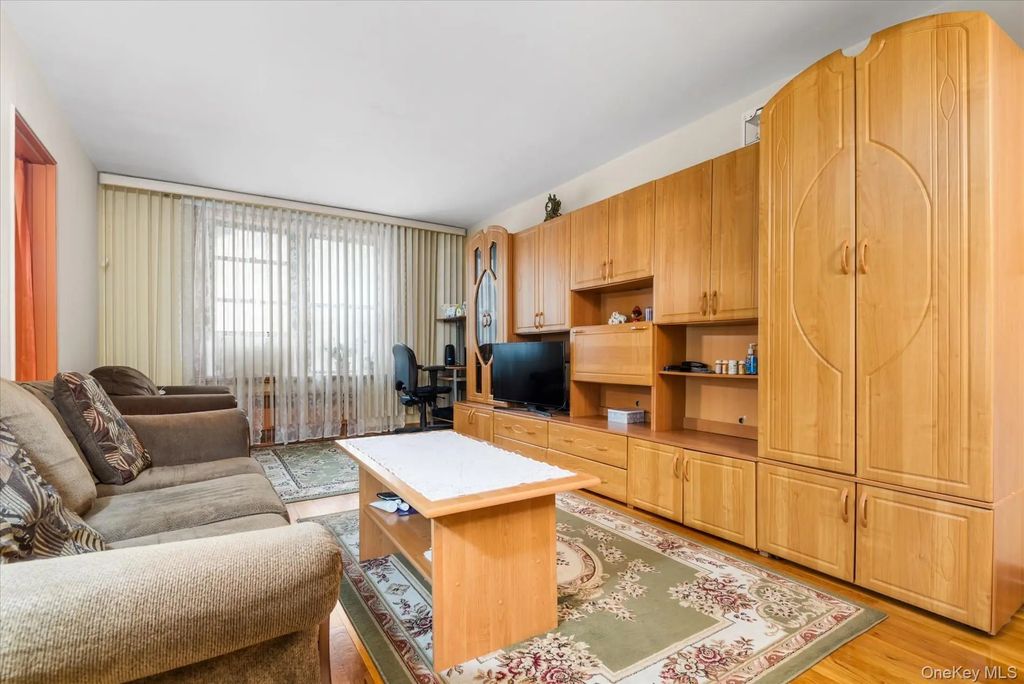 83-75 Woodhaven Boulevard # 1e, Woodhaven