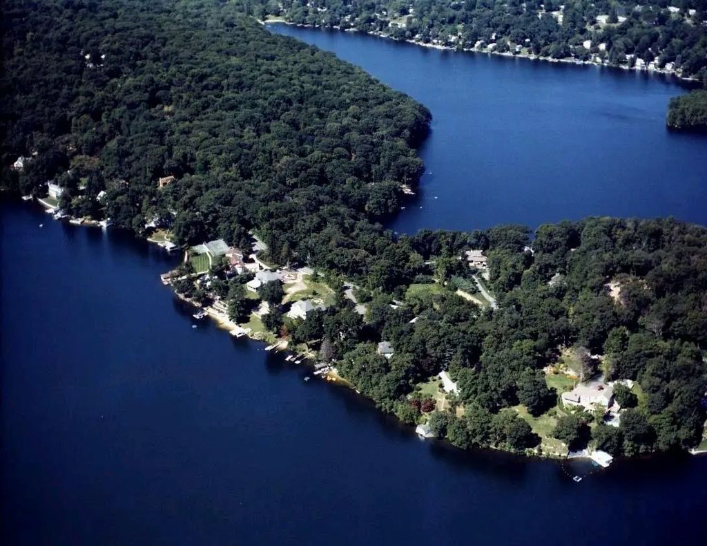 49 Lakeside Road, Mahopac