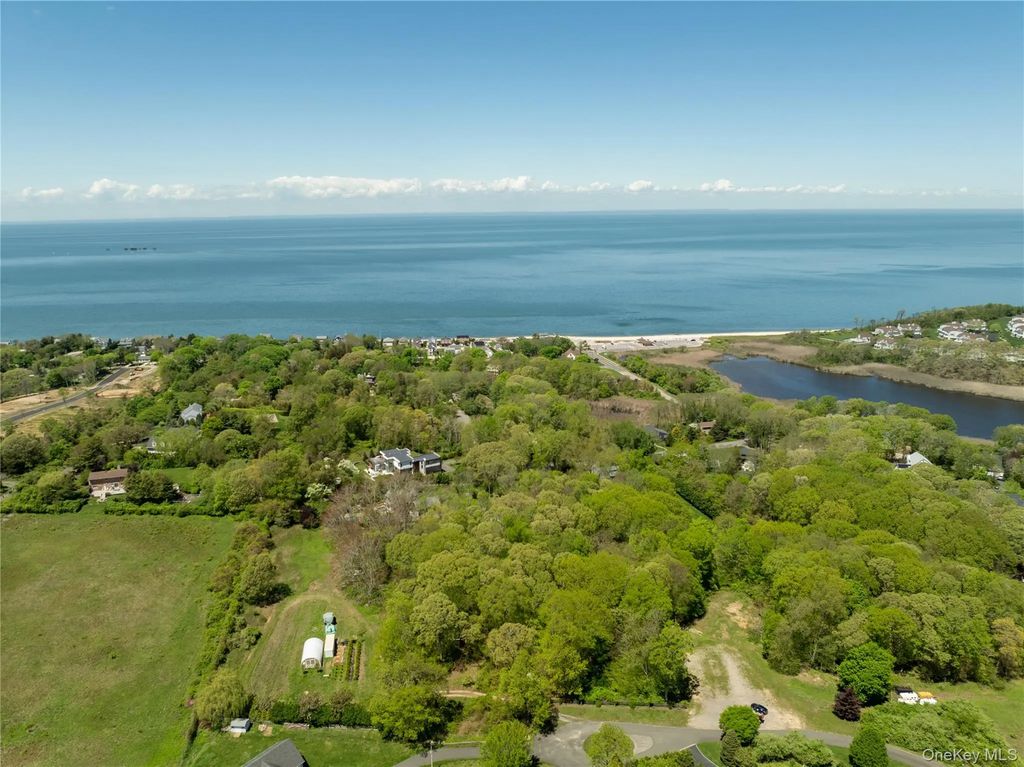 Pier Avenue, Jamesport
