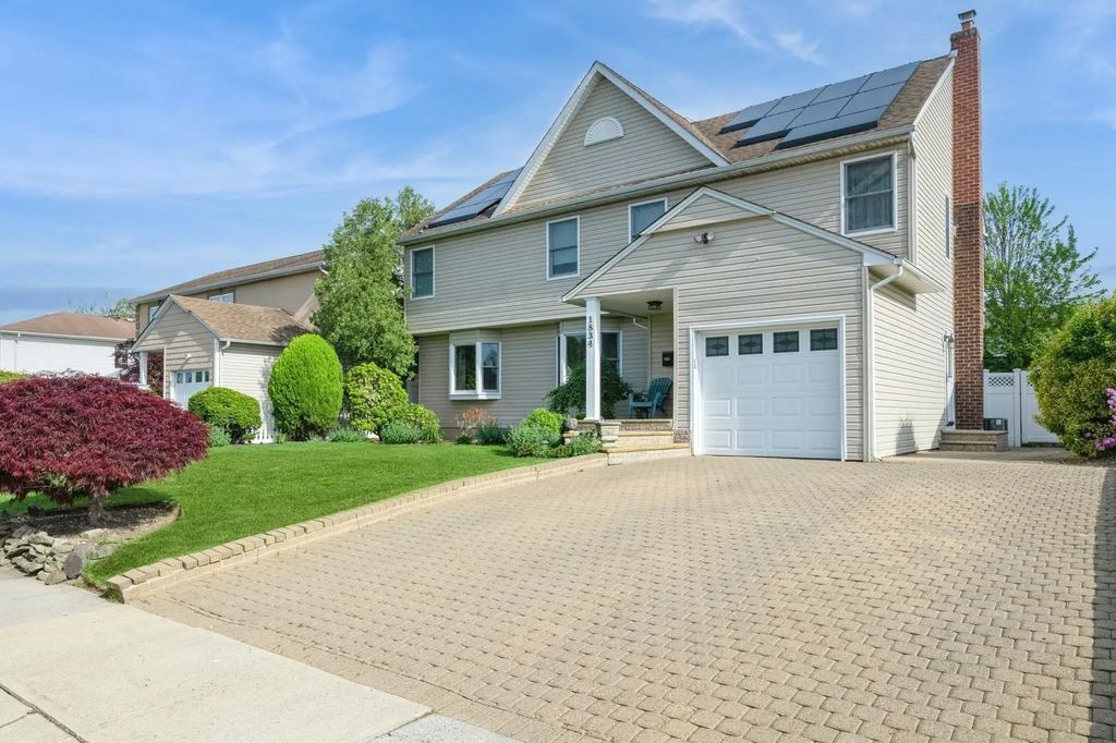 1834 Midland Drive, East Meadow