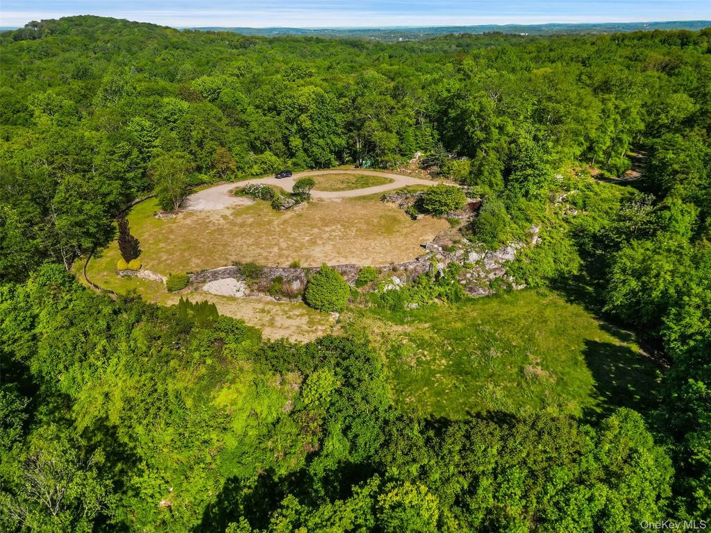 371-383 Pea Pond Road, Katonah