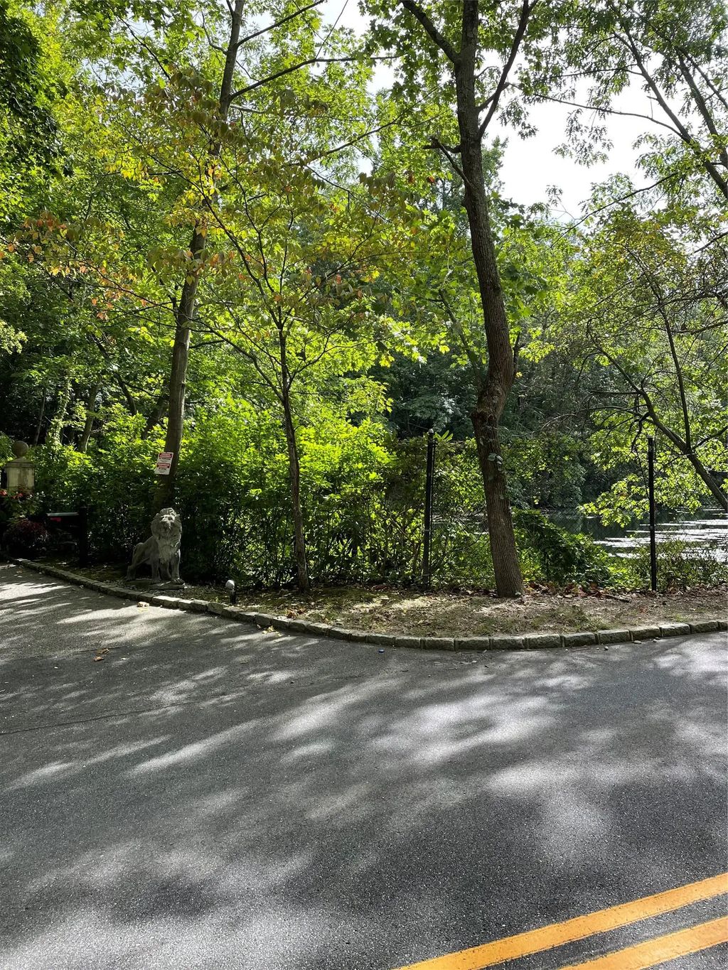 No Numer Cleft Road, Mill Neck