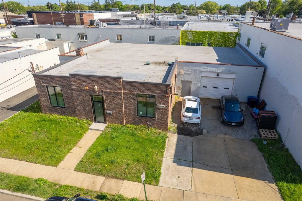159 Liberty Ave, Mineola