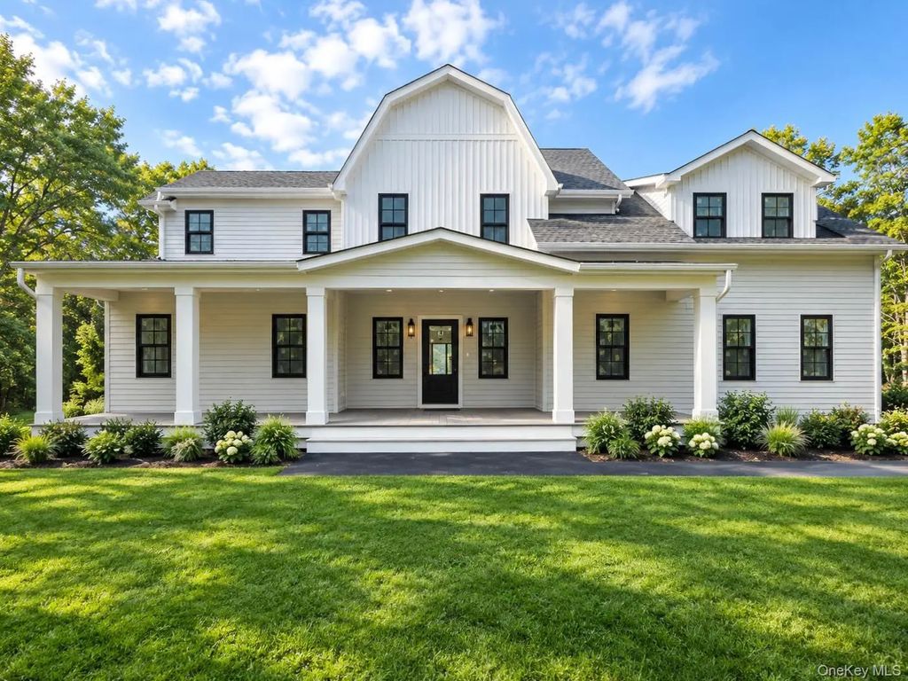 18 Dayton Avenue, Manorville