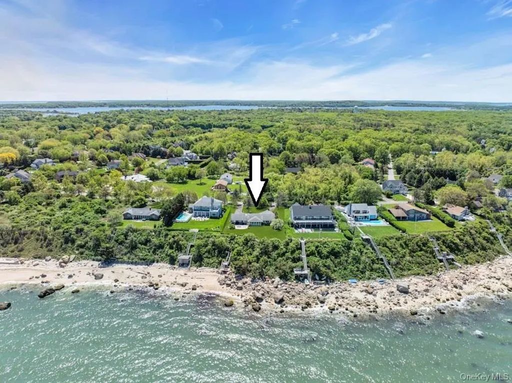 2100 Sound Drive, Greenport