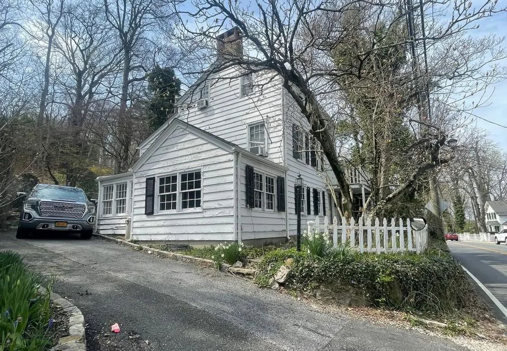 94 Main Street, Roslyn