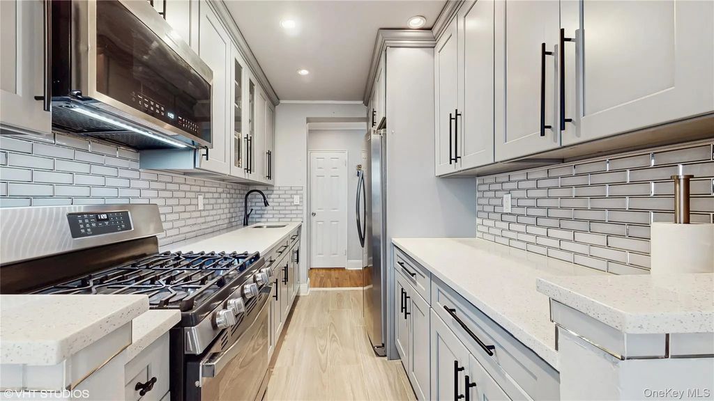 3 Sadore Lane # 3b, Yonkers