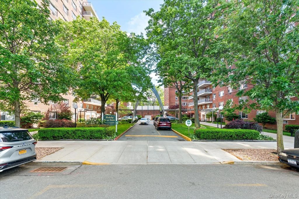 52-30 39 Drive # 9b, Woodside
