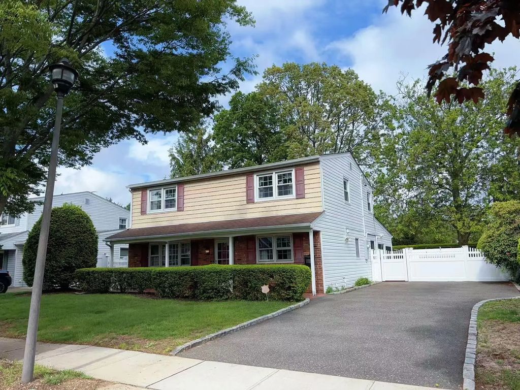 2090 Post Street, East Meadow