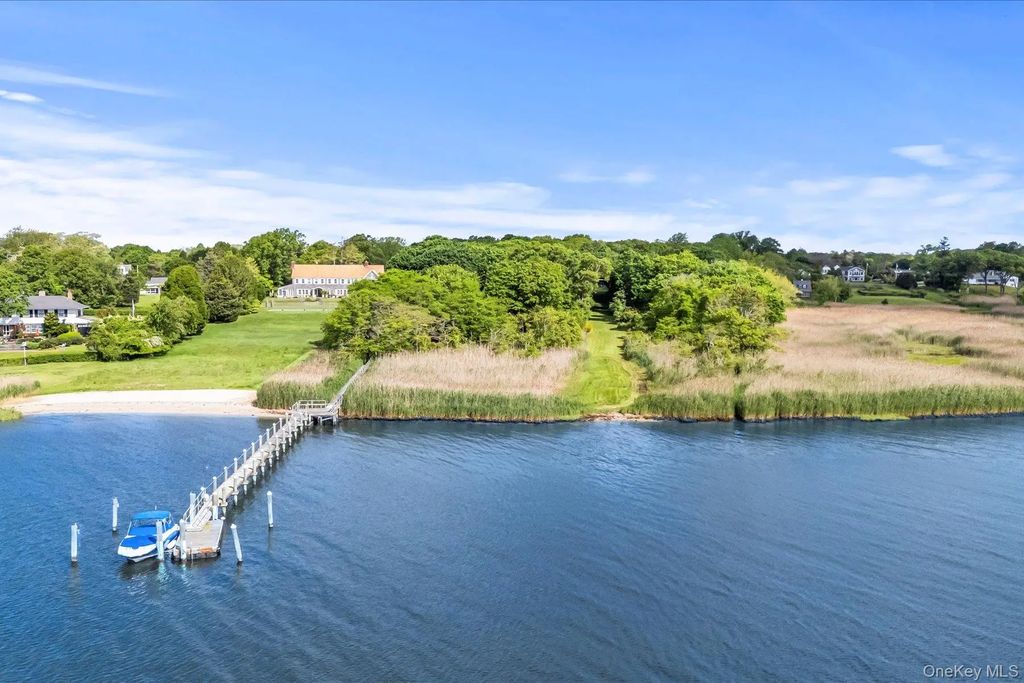 198 South Country Road, Bellport Village