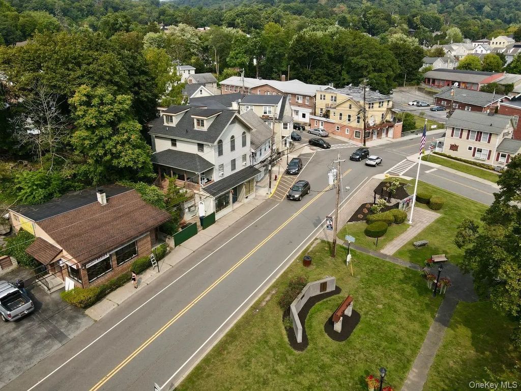 233 Main Street, Highland Falls