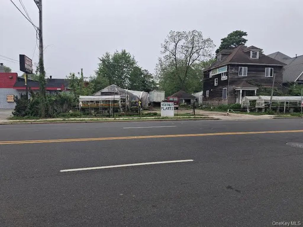 164 Little East Neck Rd, West Babylon