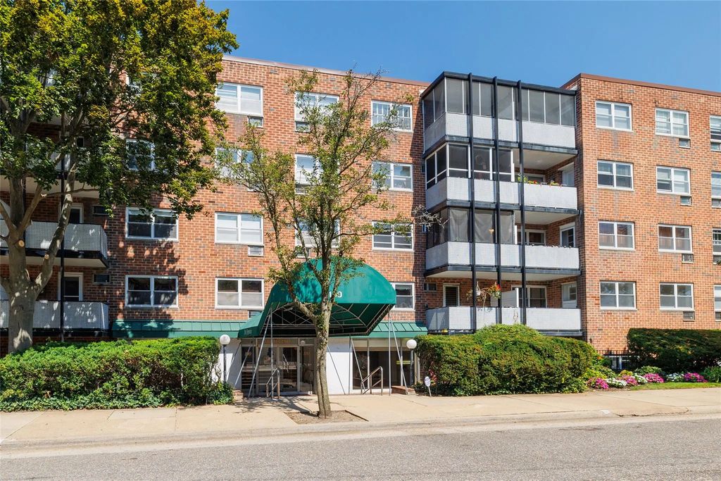 100 Lincoln Avenue 4b, Mineola