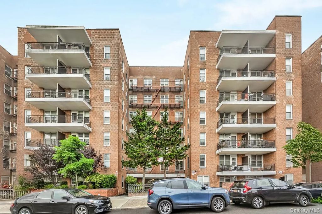 67-50 Thornton Place # 3k, Forest Hills