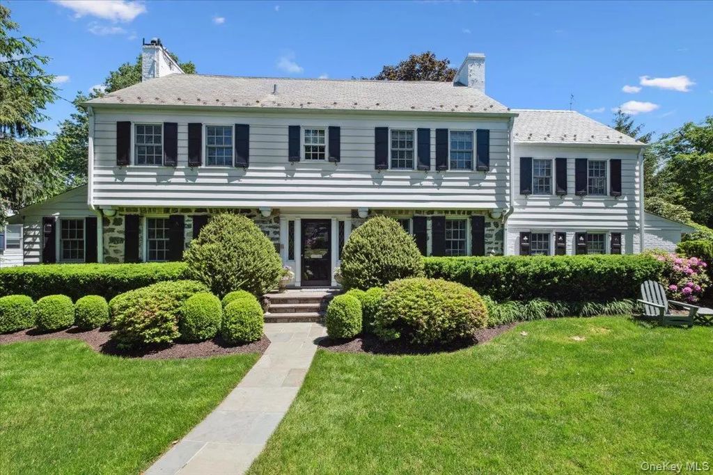7 Meadow Place, Larchmont