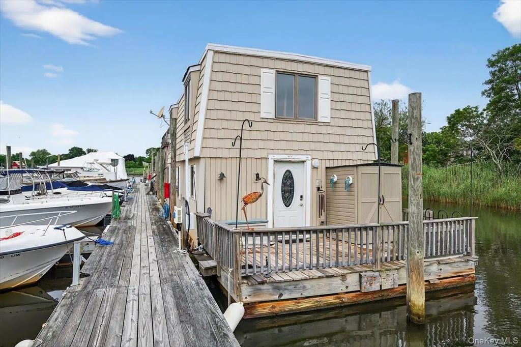 149 C Riverside Drive, Riverhead