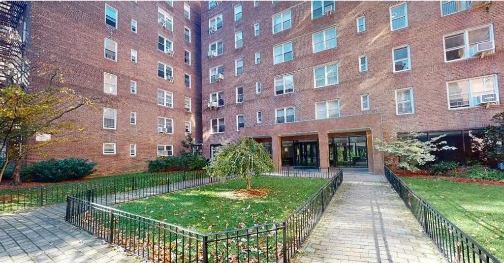 105-24 64 # 4l, Forest Hills