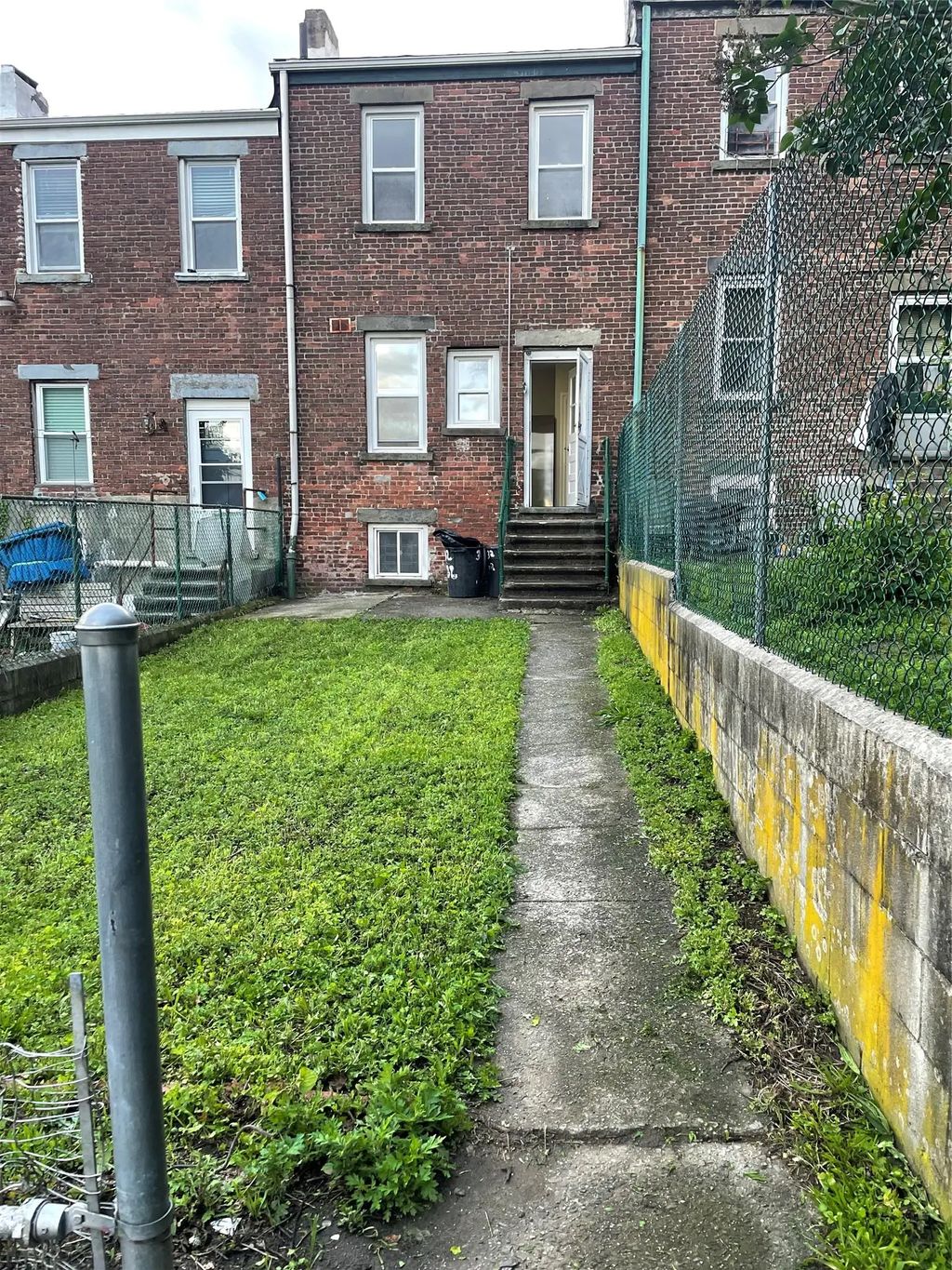 32 Moquette Row S, Yonkers