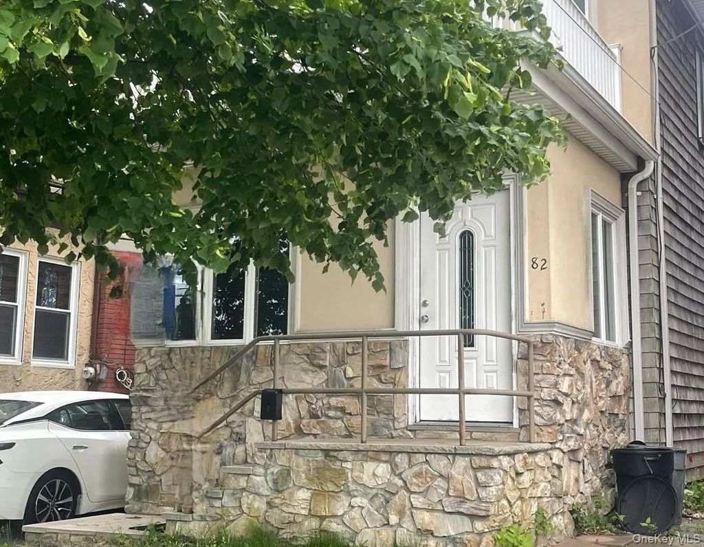 82 Beach 2nd Street, Lawrence