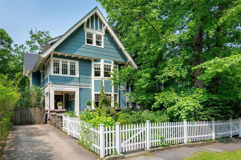 305 Park Hill Avenue, Yonkers