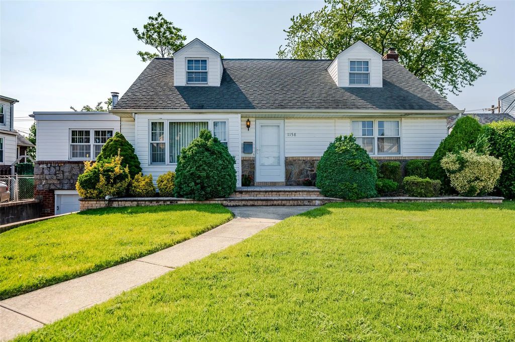 1158 Lorraine Drive, Franklin Square