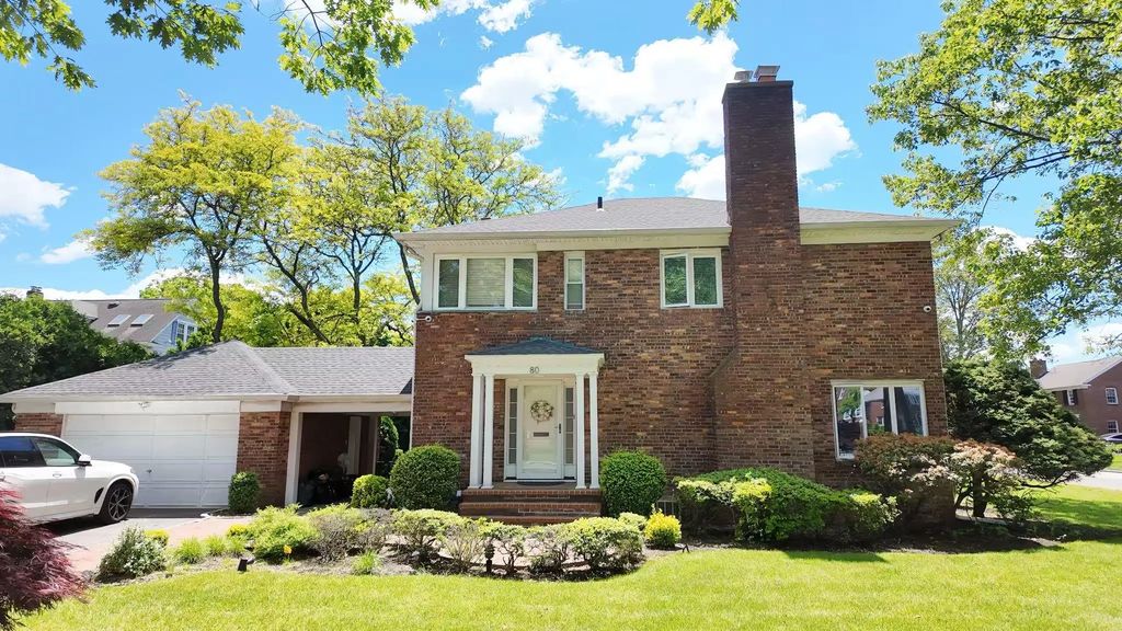 80 Stratford Avenue, Garden City