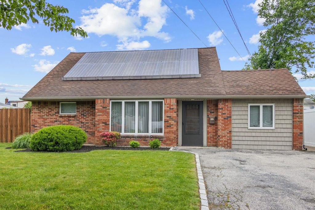 2287 7th Street, East Meadow
