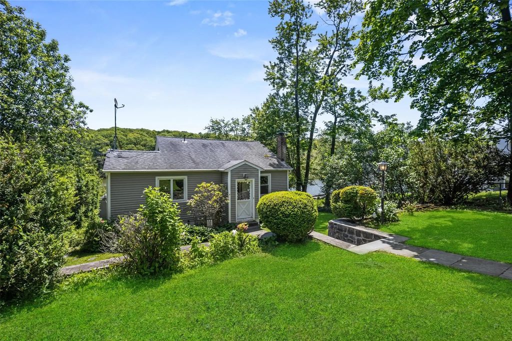 65 Lakeside Road, Mahopac