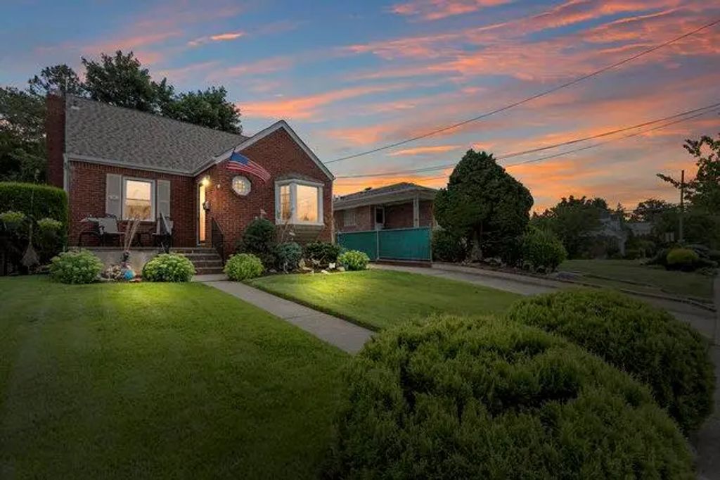 52 Legion Place, Malverne