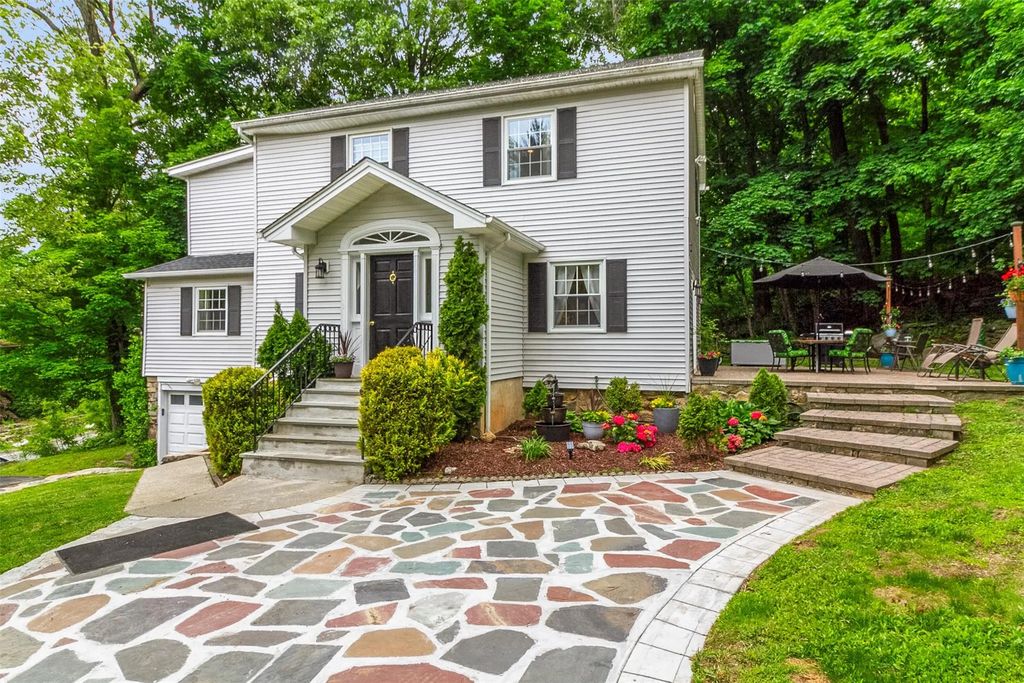 93 W Lake Boulevard, Mahopac