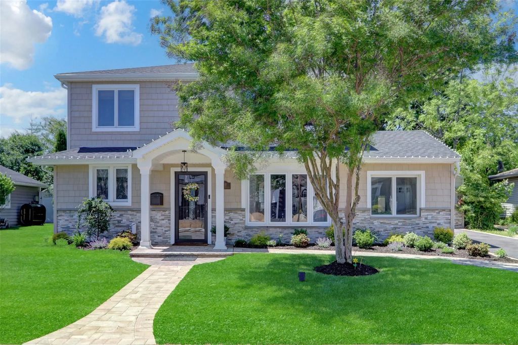 406 Wellington Road, East Meadow