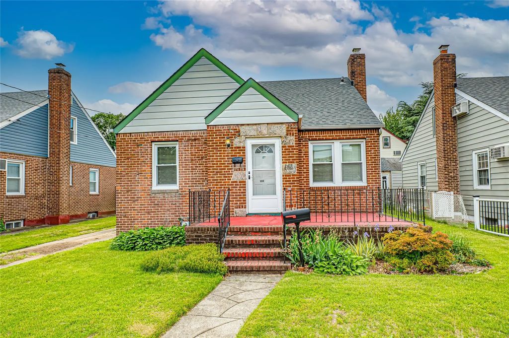 154 Randolph Avenue, Franklin Square