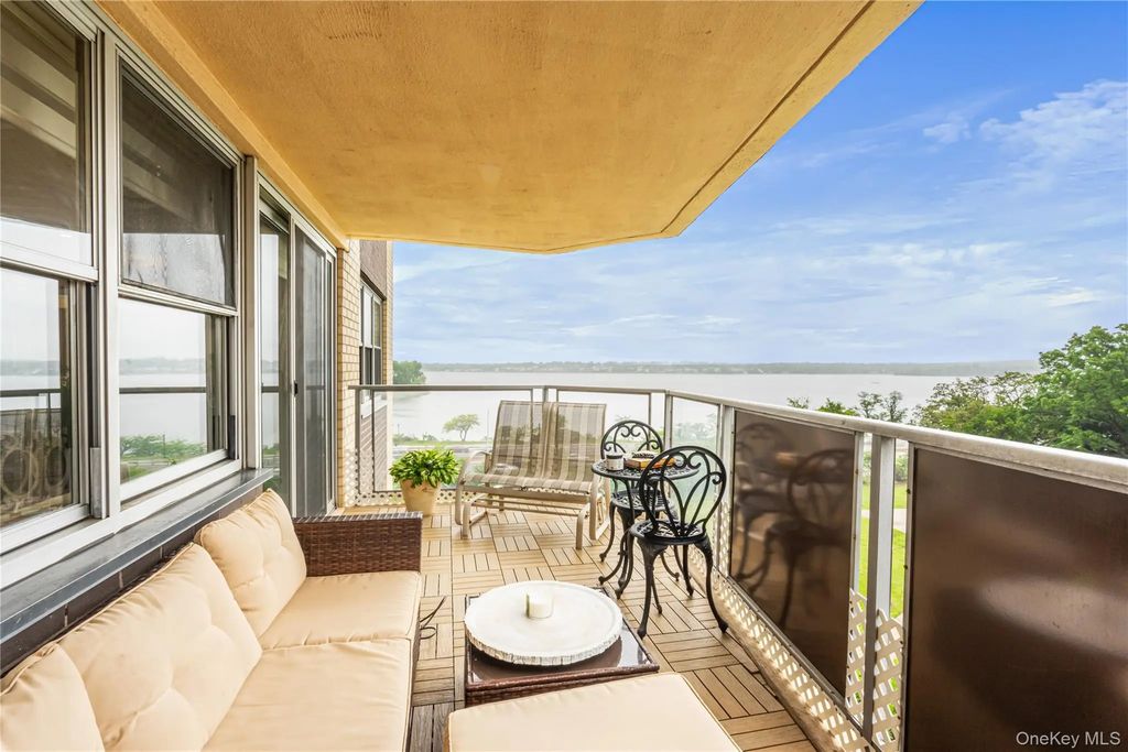 17-85 215th Street # 4m, Bayside