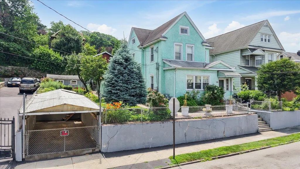 102 Burhans Avenue, Yonkers