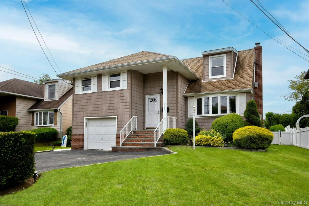646 Evelyn Ave Avenue, East Meadow