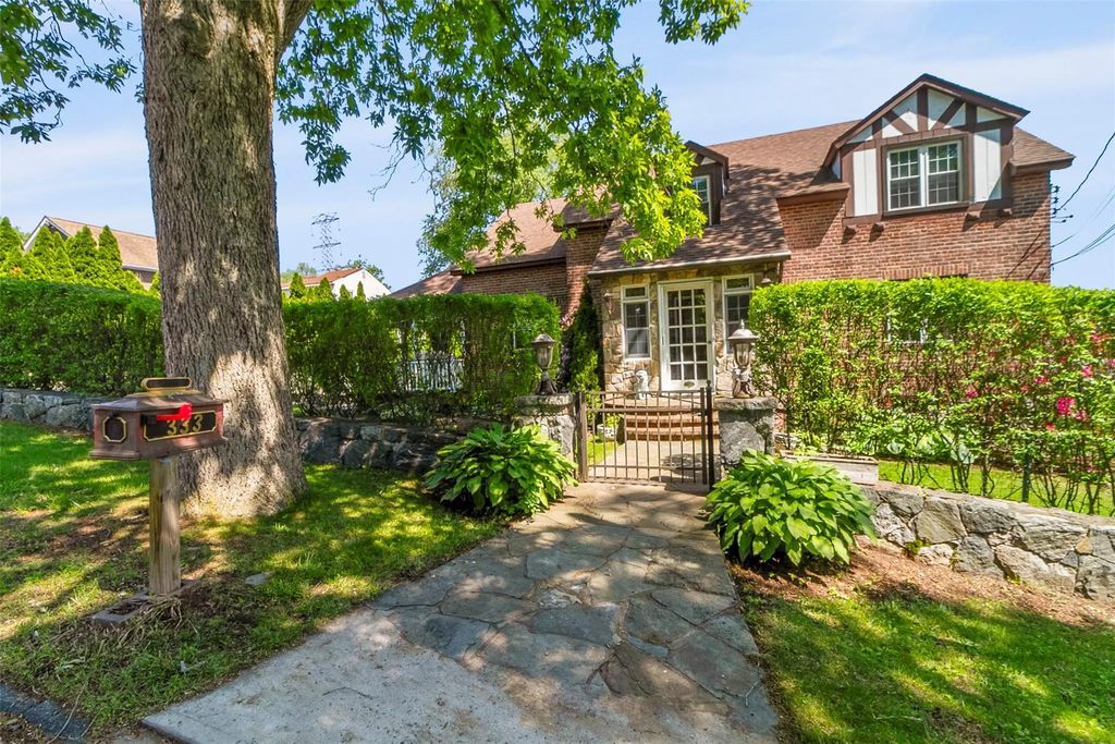 333 Center Drive, Mahopac