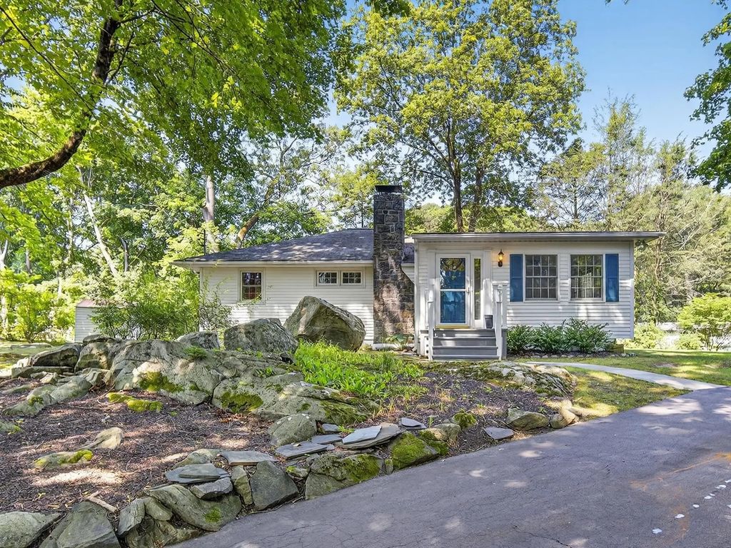 101 Vista Terrace S, Mahopac