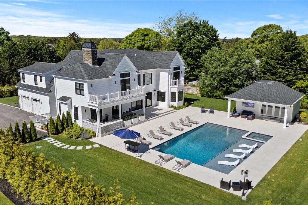 58 Country Club Drive, Southampton