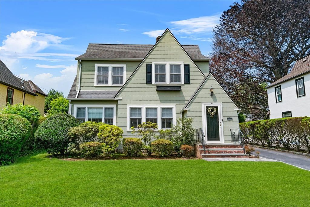 25 Hazelton Drive, White Plains