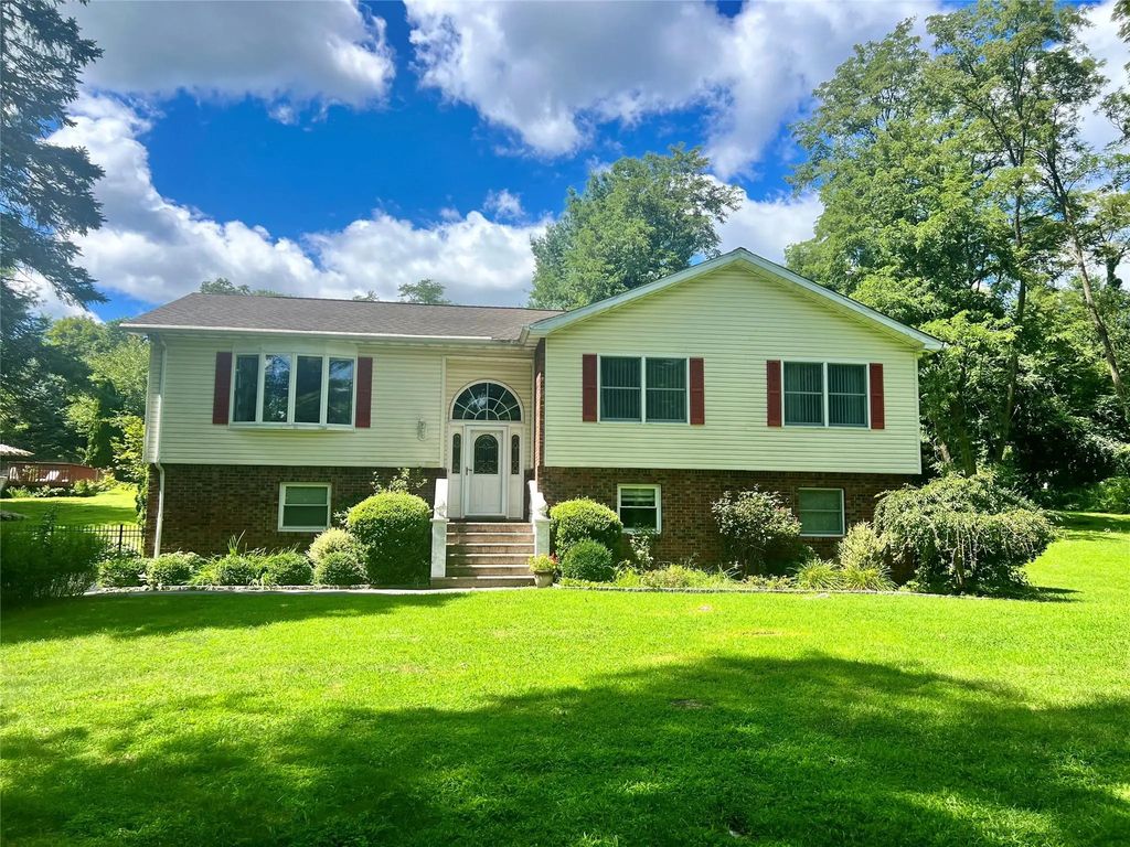 4 Fassitt Drive, Mahopac