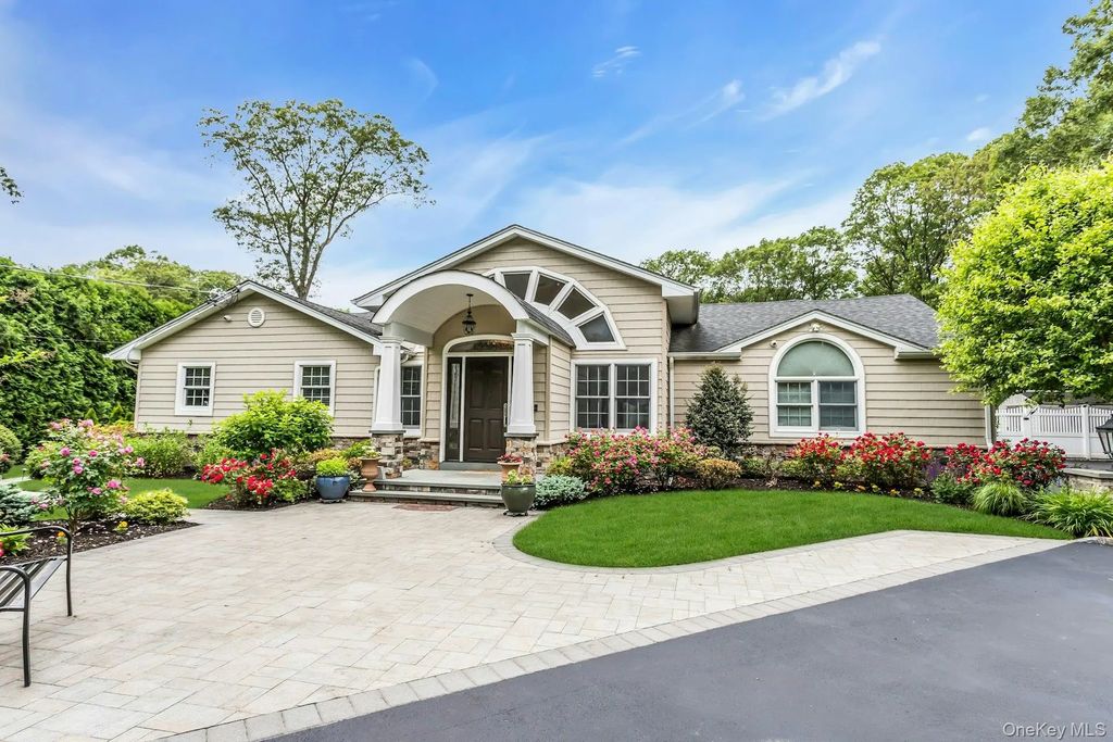 21 Buttonwood Drive, Dix Hills