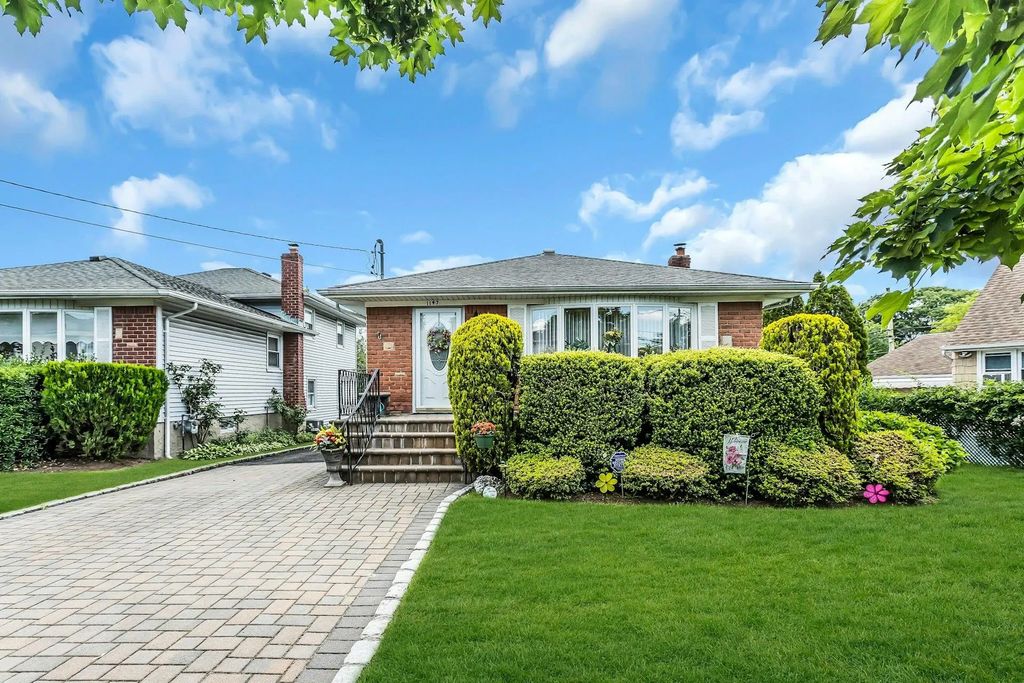 1197 Tulip Avenue, Franklin Square