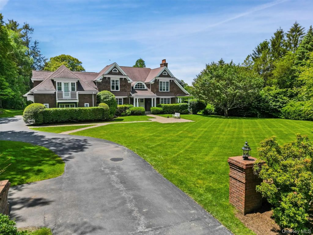 61 Carolyn Place, Chappaqua