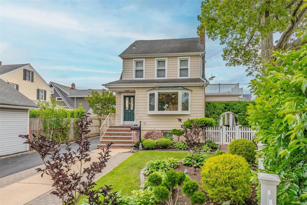 3 Palisade Avenue, Lynbrook