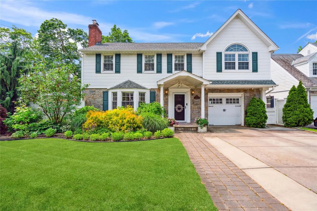 10 Atlas Avenue, Malverne