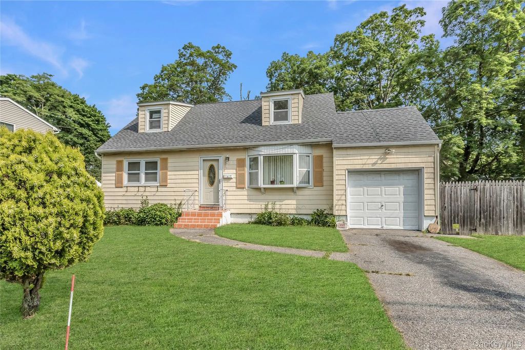 18 Hilliard Avenue, Central Islip