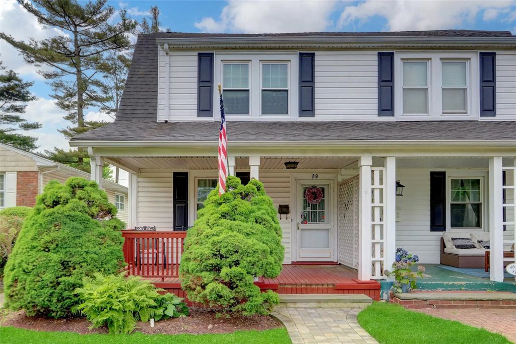 29 Meadow Street, Garden City