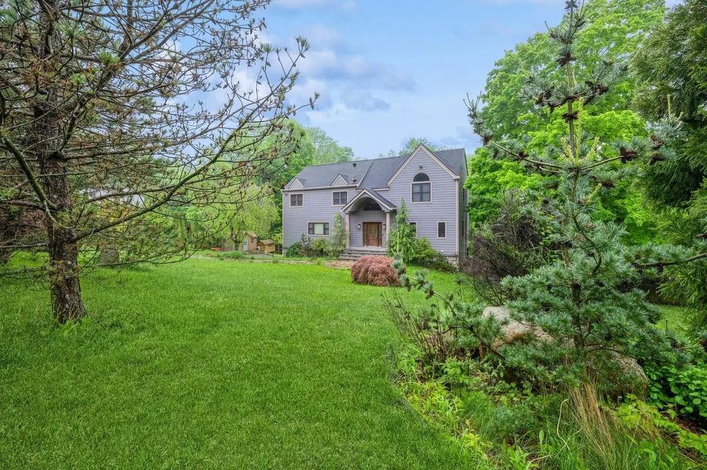 56 Hillside Terrace, Mahopac